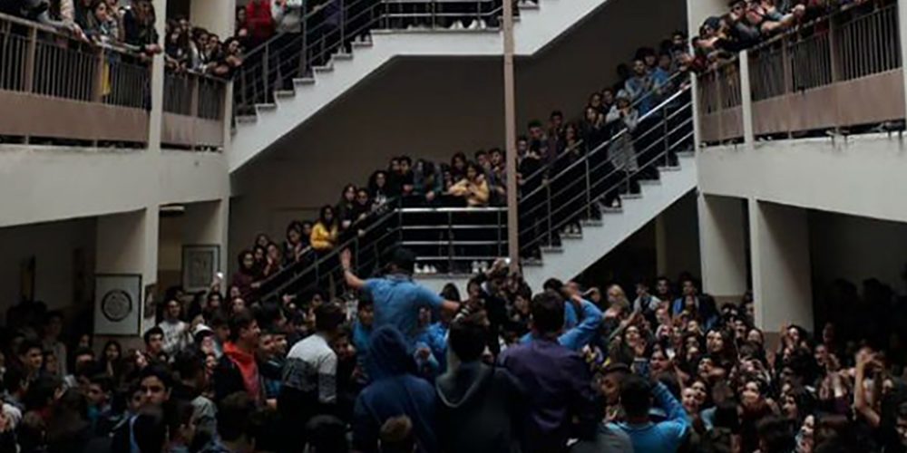 Liseliler tepki gösterdi, tacizci öğretmen görevden alındı
