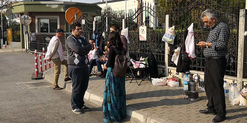 YDG’lilerden TARİŞ işçilerine ziyaret ve kuşlama çalışması
