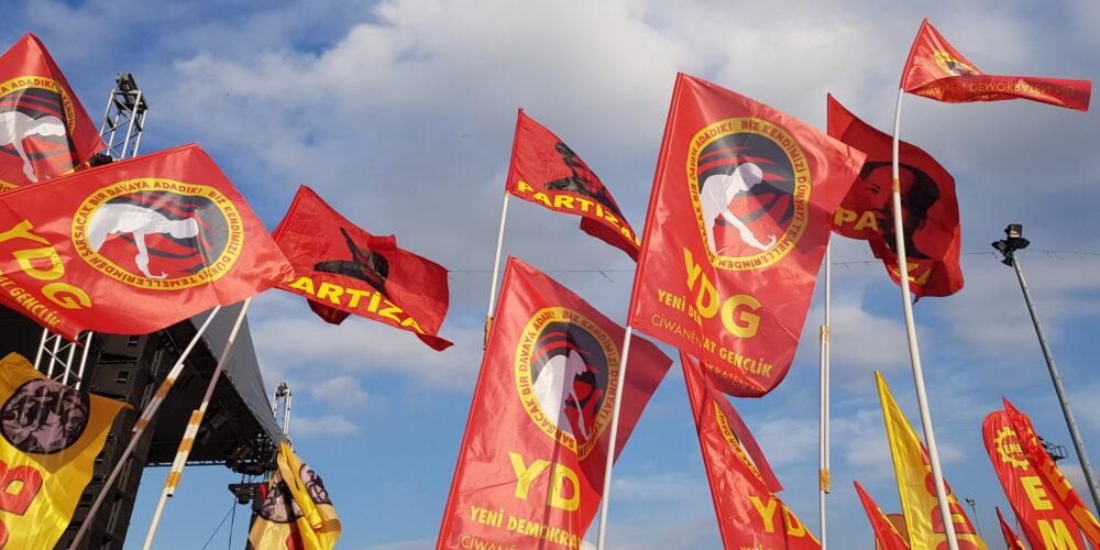 “Onlar zayıfladıkça saldırıyor, biz direndikçe güçleniyoruz. Direnelim kazanalım!”