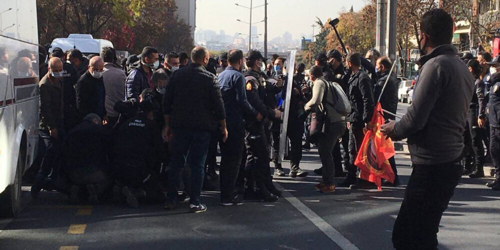 Ankara’da YÖK protestosuna polis saldırdı: 11 genç gözaltına alındı