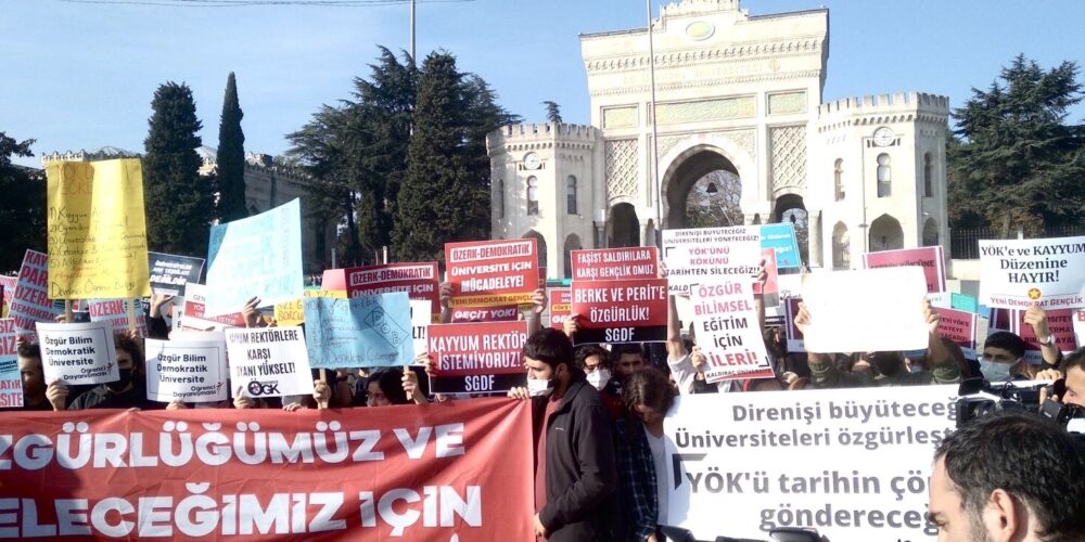 Beyazıt’ta YÖK protestosu: “Özgürlüğümüz ve Geleceğimiz İçin Mücadeleye!”